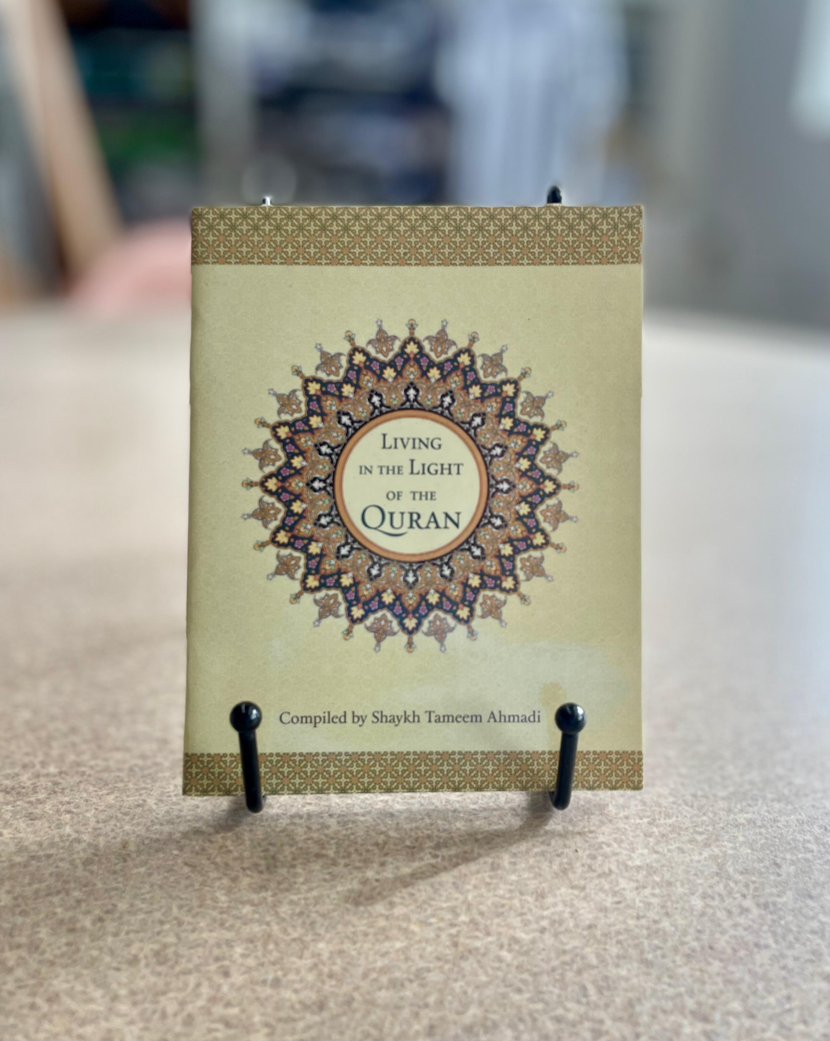 Living in Light of the Quran (Pocket Size)